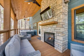 Deck | Keyless Entry