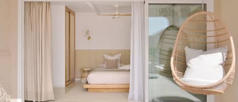 Habitacion Lux cama 2x2 con salida directa a chill aout y tumbonas