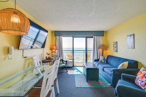Living Room | Full Murphy Bed | Smart TV | Cable/Satellite | Dining Area