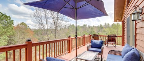 Murphy Vacation Rental | 2BR | 2BA | 1,116 Sq Ft | 4 Steps to Enter