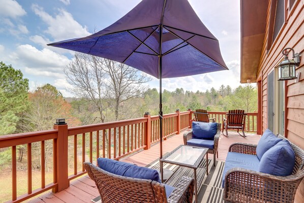 Murphy Vacation Rental | 2BR | 2BA | 1,116 Sq Ft | 4 Steps to Enter