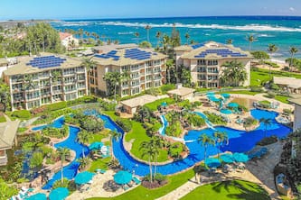 Tropical oceanfront condo steps from the water - hot tub, pool, lazy river & gym