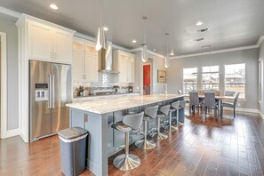 Kitchen | Cooking Basics | Coffee Maker | Paper Towels/Trash Bags Provided