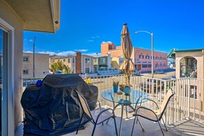 Balcony | Outdoor Dining Area | Gas Grill