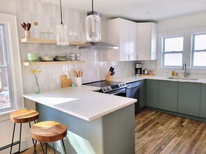 Modern kitchen with quartz countertops & fully equipped w/ cooking essentials