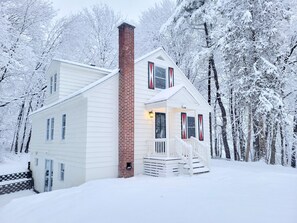 Welcome to our Dutch inspired forest cottage located on 1.5 private acres. 