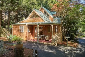 Love in the Mist cabin from the front