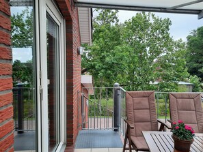 Überdachter Balkon mit Pforte