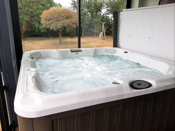 Bain à remous extérieur