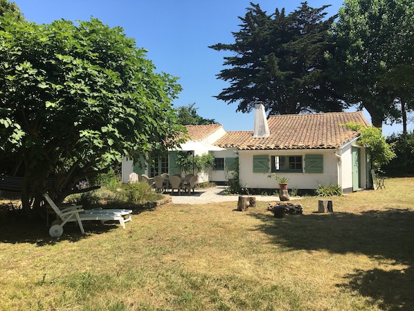 Jardin, transat, table à manger, parasol