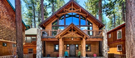 Famous Cabin - Cross the street for Lake Tahoe Beach Access - Famous Cabin - Cross the street for Lake Tahoe Beach Access