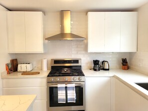 Gas stove & oven