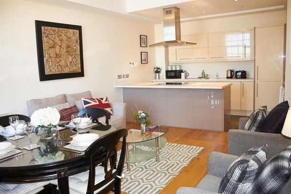 ***STUNNING TWO BED SEA-SIDE APARTMENT***