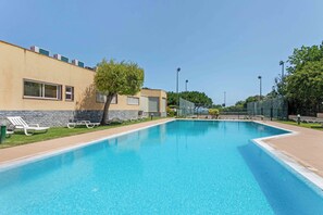 Outdoor Swimming pool 