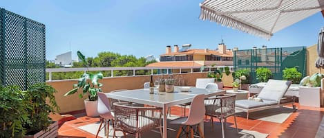 Roof top Terrace overlooking Atlantic ocean and Sintra mountains