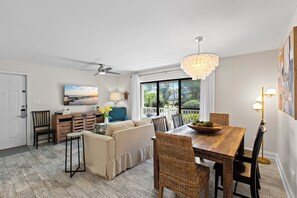 Beachwood Villas 14D Living Room Alt