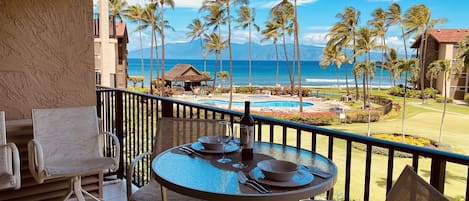 Enjoy fantastic lanai views of the putting green, pool, spa, ocean & Molokai