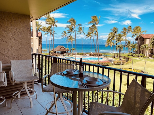 Enjoy fantastic lanai views of the putting green, pool, spa, ocean & Molokai