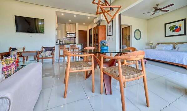 07.Dining table