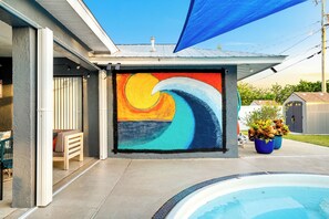 Catch the beach vibes around the pool. Take Instagram photos by our wall mural