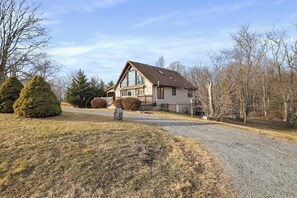 Exterior of the cabin!
