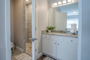 First floor en-suite bathroom 