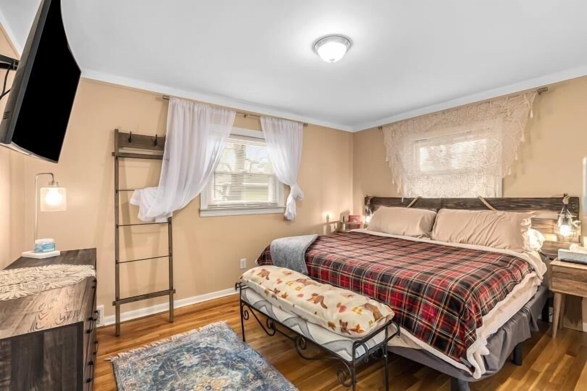 Cozy 3BR Gem – Near Detroit Airport