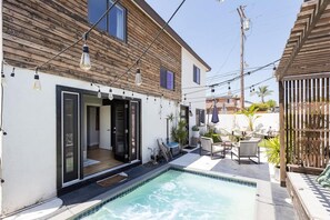 Hot tub that everyone can fit in!