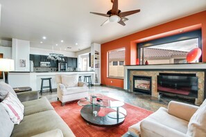 Living Room | Central A/C | 60-Inch Smart TV | Free WiFi | Pet Friendly w/ Fee