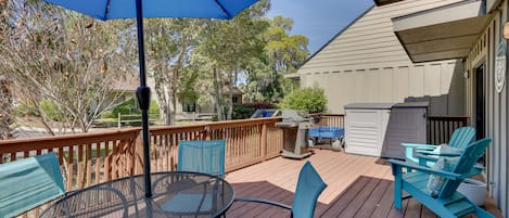 Hilton Head Island Vacation Rental | 2BR | 2BR | 3 Steps to Enter | 1,043 Sq Ft