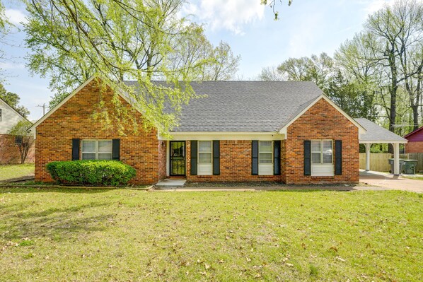 Memphis Vacation Rental | 5BR | 2BA | 2,440 Sq Ft | 2 Steps Required