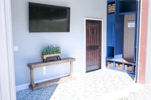Foyer with bay door open for entertaining