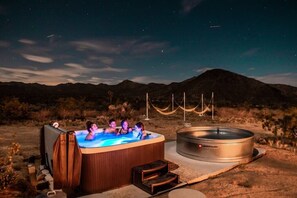 Bañera de hidromasaje al aire libre