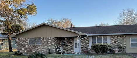 Front of House 

Full Driveway 