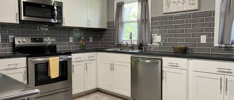 Newly remodeled full kitchen.