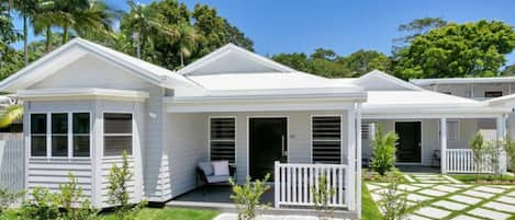 Imagine staying in our beautiful home and making yourself at home, just like a local, while exploring tropical Cairns during the day and walking to restaurants that are off the tourist track at night. Your own private Cairns retreat.