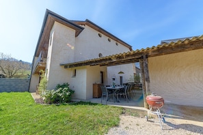 maison rustique du 14° siÚcle, secteur calme - haute-savoie