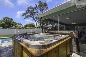 Outdoor spa tub