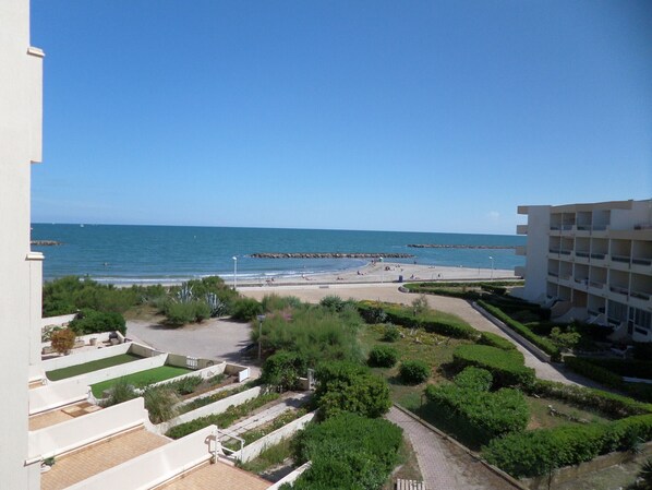 Vista para praia/oceano