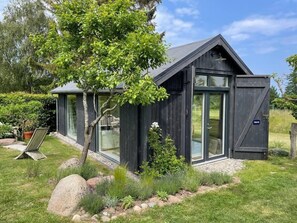 Summer house from the south (2)