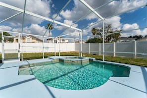 Luxurious Pool and Spa with Screen and Fence for Privacy Luxurious (Pool/Spa Heat & Grill Rentals Available for Additional Fee)
