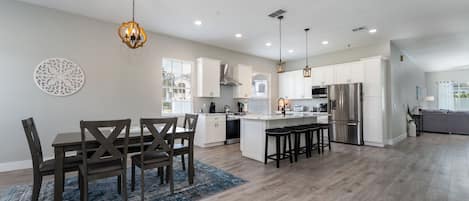 Spacious Living Area with Dining Table and Full Size Kitchen