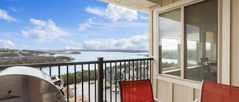 Amazing lake views from the balcony with outdoor seating