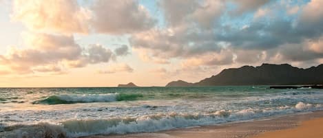 The amazing east Oahu coastline.