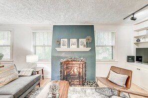 Living room w gas fireplace and smart tv