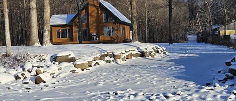 Maples Hillside Cabin lake ramp