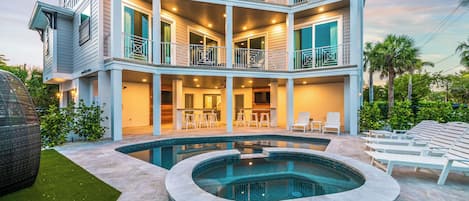Courtyard Castle - By Siesta Key Luxury Rental Properties