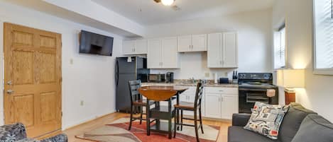 Marlinton Vacation Rental | 1BR | 1BA | Stairs Required | 600 Sq Ft