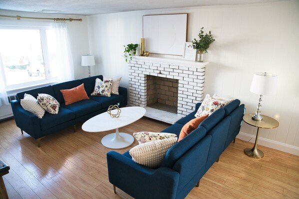 Living Room (two couches, TV) (1)
