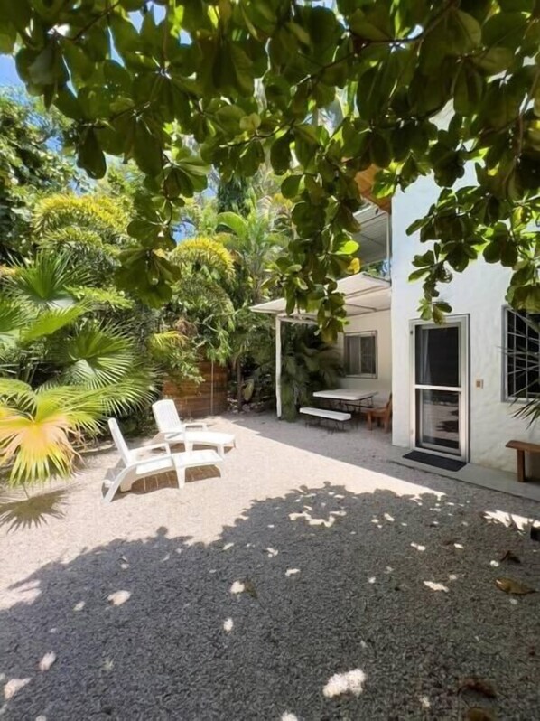 Private outdoor garden, table and grill
